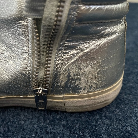 Rare Find!! Golden Goose Slides size 38. - Picture 7 of 7